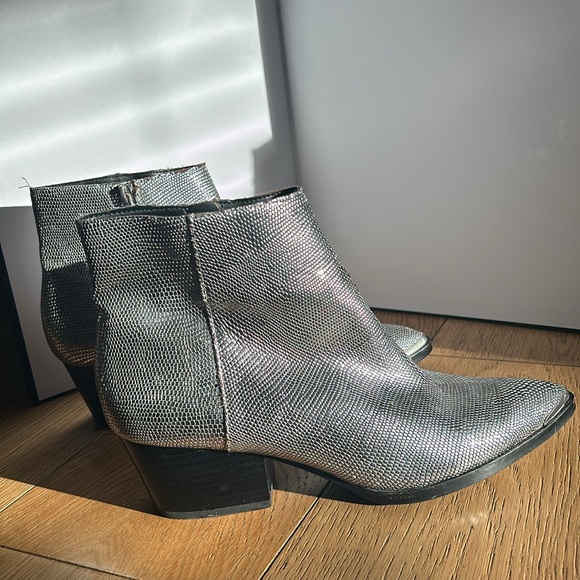 SIZE 10 / Shoes / Booties / Sliver & Black / Calvin Klein Jeans - Picture 6 of 6
